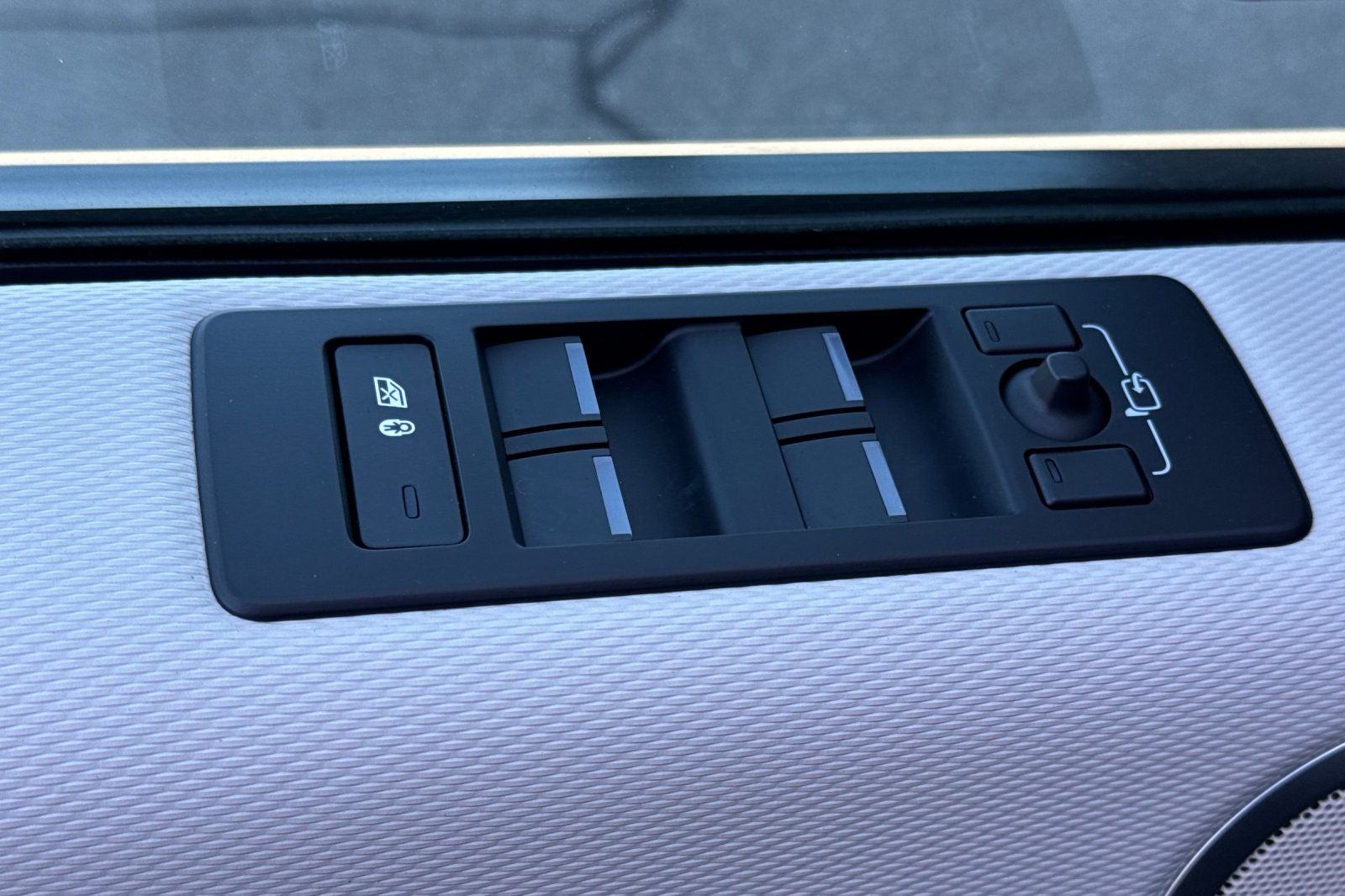 2023 Land Rover Discovery Metropolitan Edition