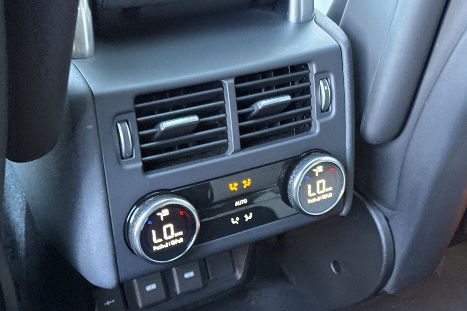 2023 Land Rover Discovery Metropolitan Edition