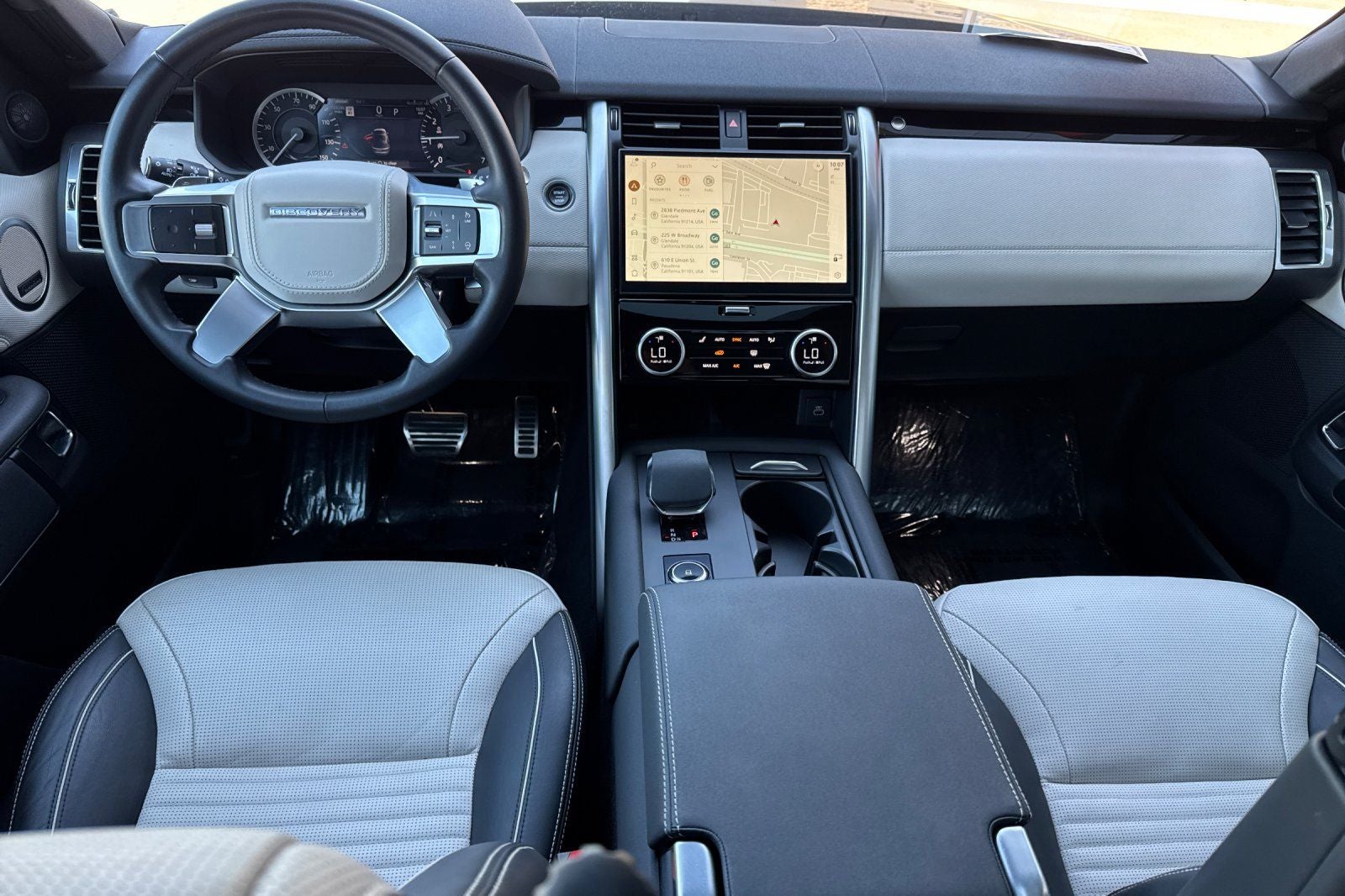 2023 Land Rover Discovery Metropolitan Edition