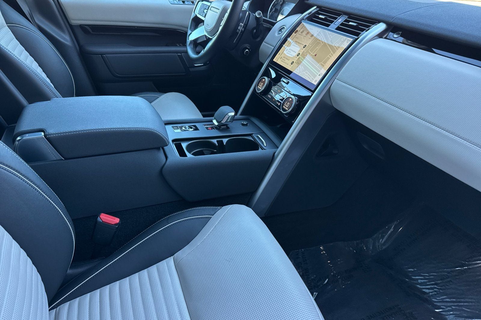 2023 Land Rover Discovery Metropolitan Edition
