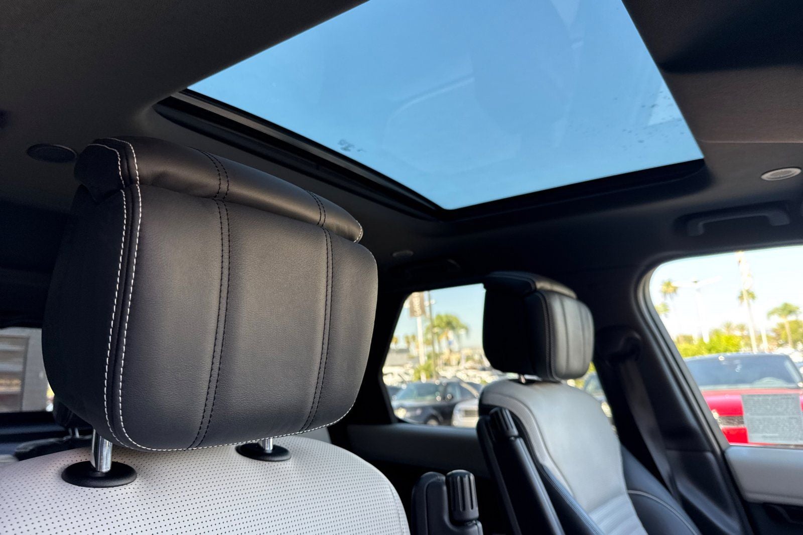 2023 Land Rover Discovery Metropolitan Edition