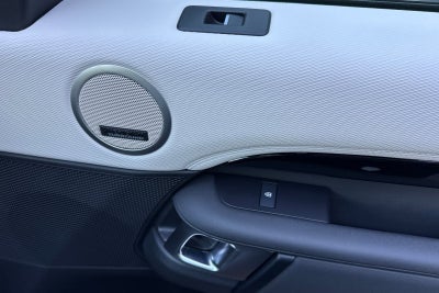2023 Land Rover Discovery Metropolitan Edition