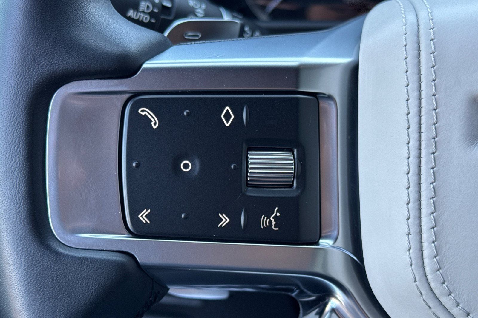 2023 Land Rover Discovery Metropolitan Edition