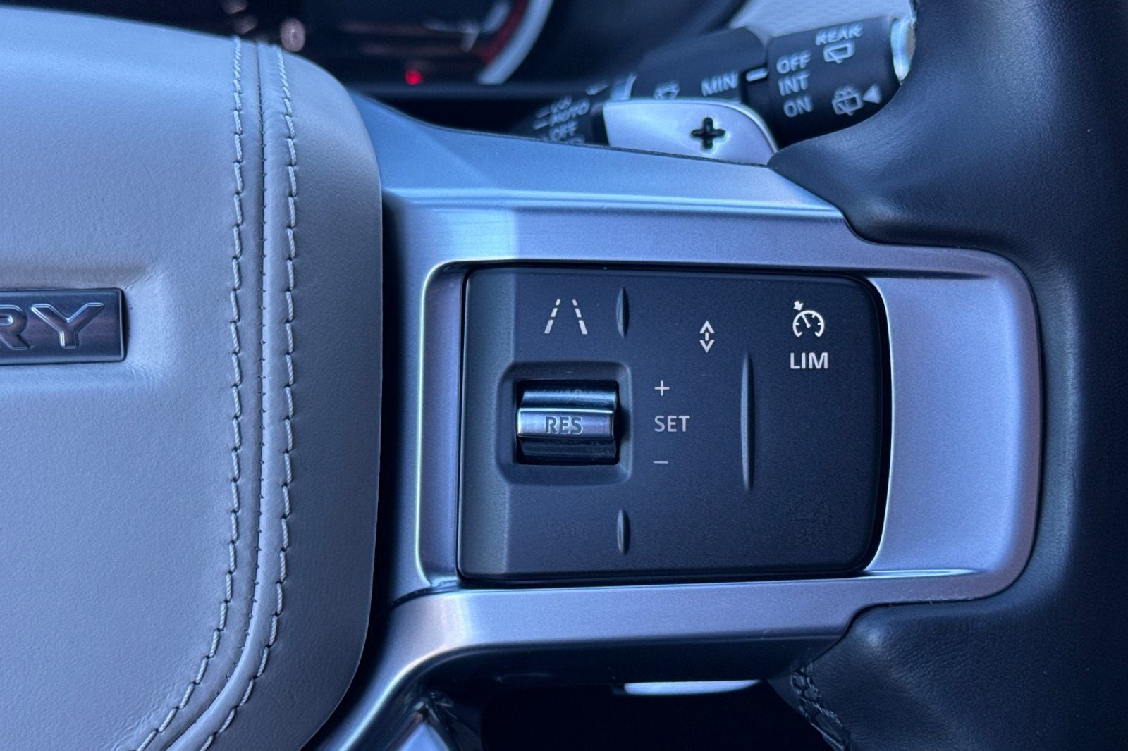 2023 Land Rover Discovery Metropolitan Edition