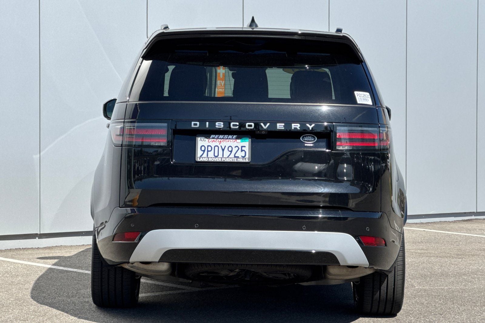 2023 Land Rover Discovery Metropolitan Edition