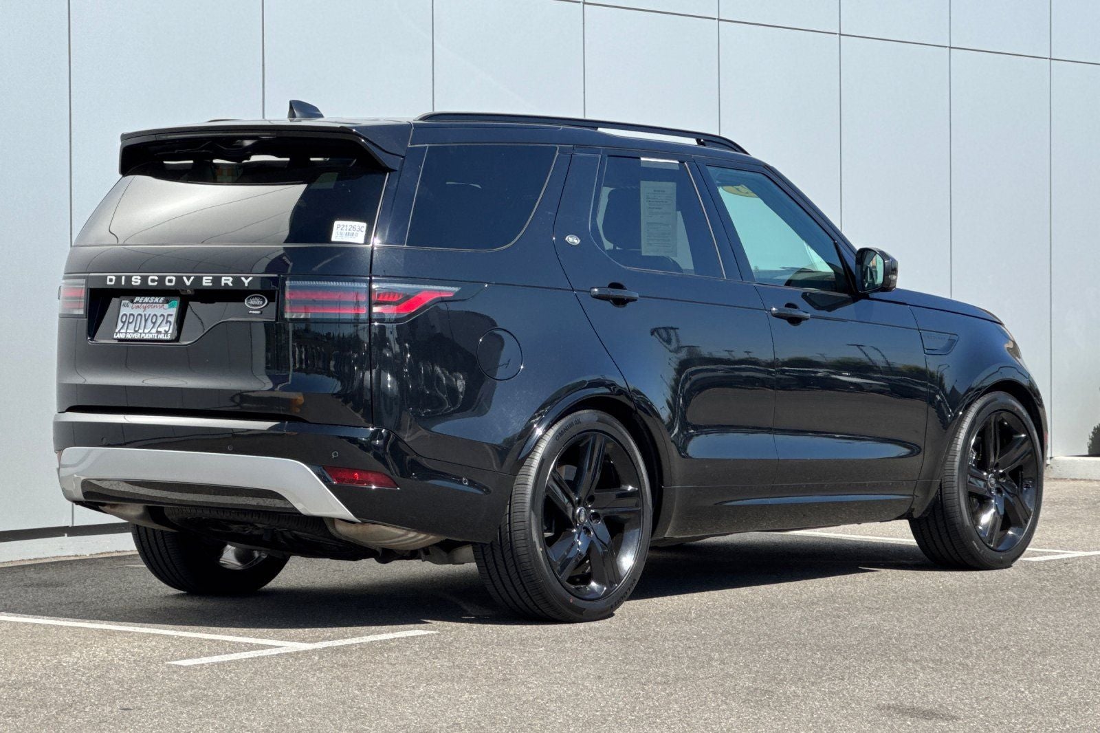 2023 Land Rover Discovery Metropolitan Edition