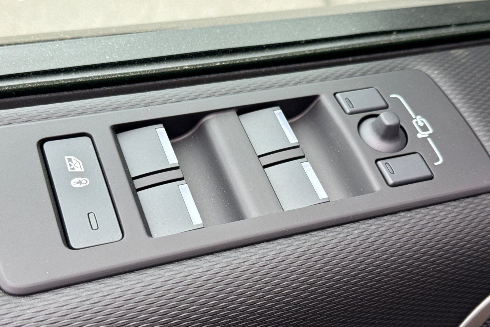 2026 Land Rover Discovery Gemini Edition