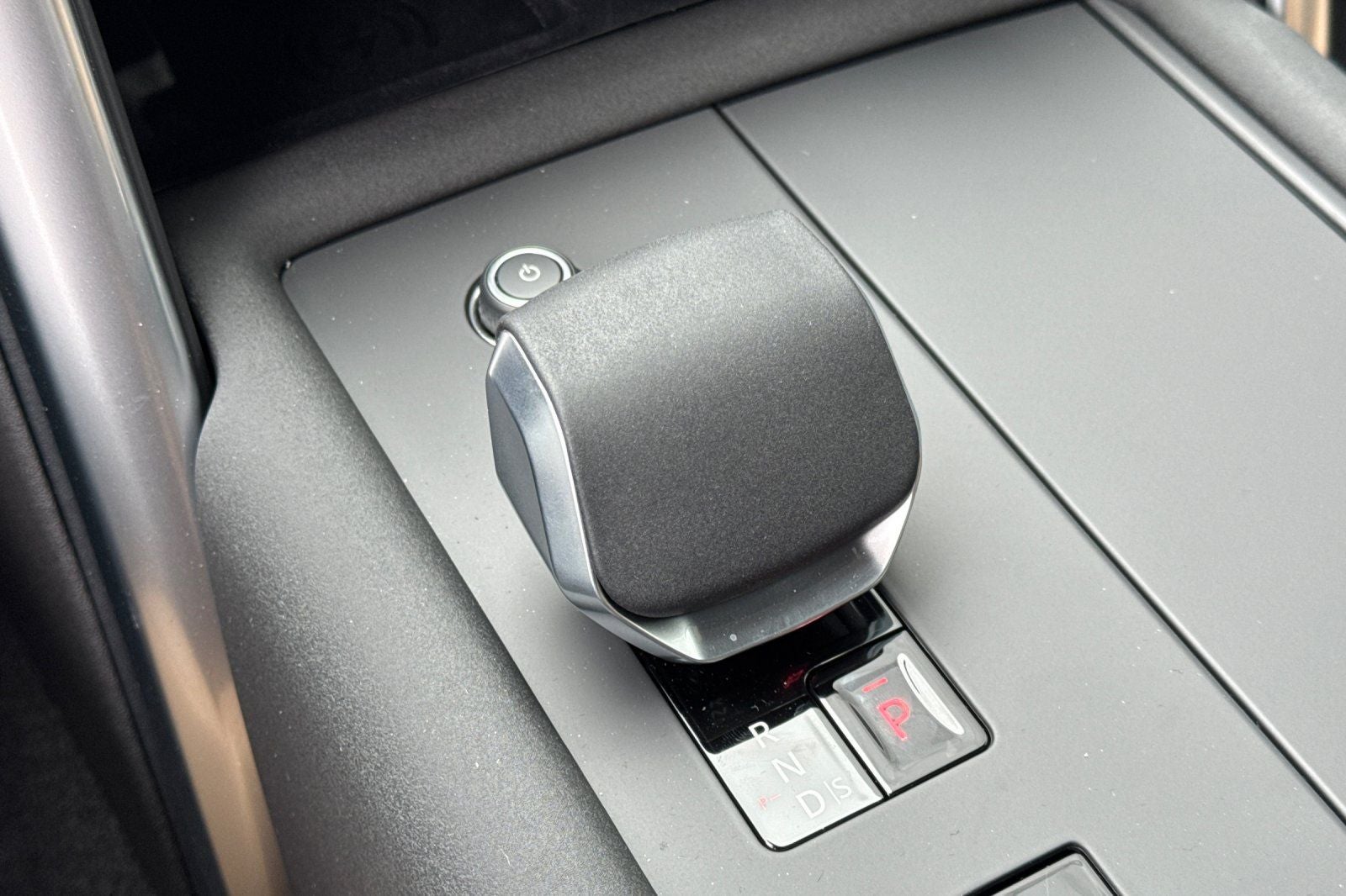 2026 Land Rover Discovery Gemini Edition