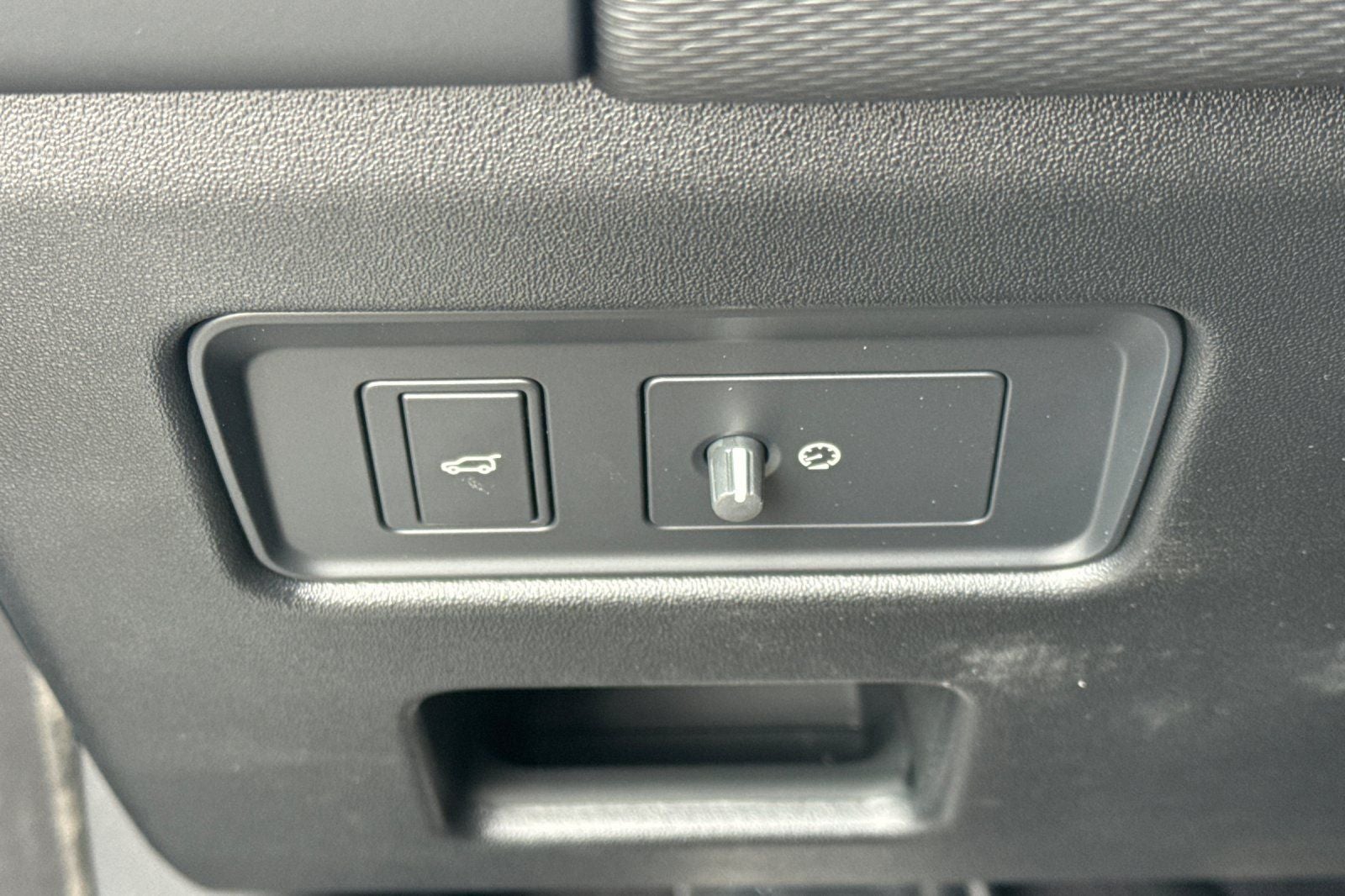 2026 Land Rover Discovery Gemini Edition