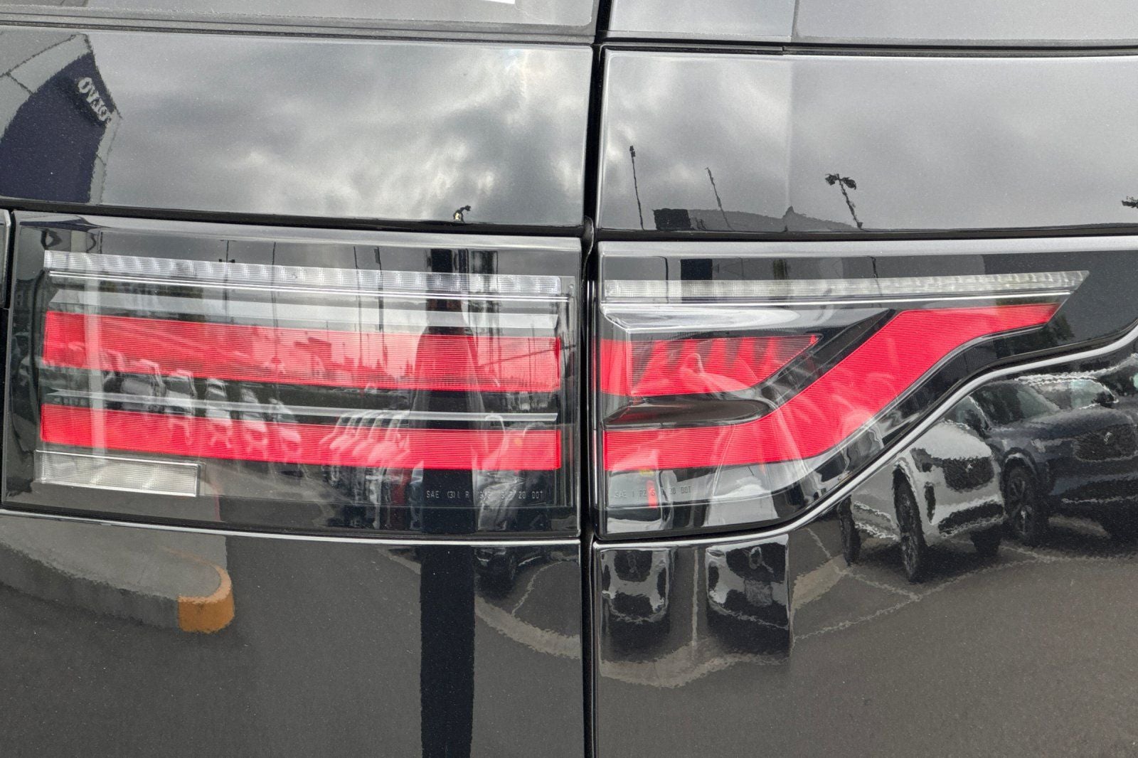 2026 Land Rover Discovery Gemini Edition