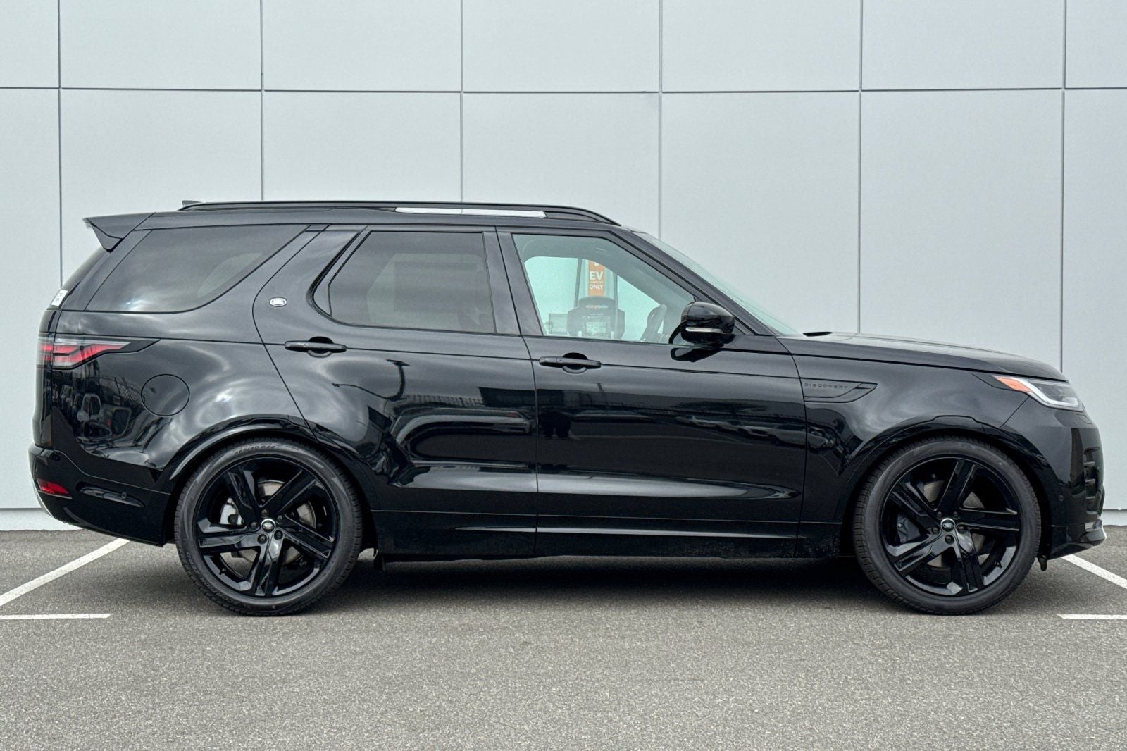 2026 Land Rover Discovery Gemini Edition