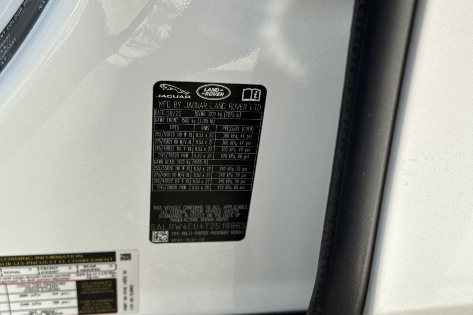 2026 Land Rover Discovery Gemini Edition