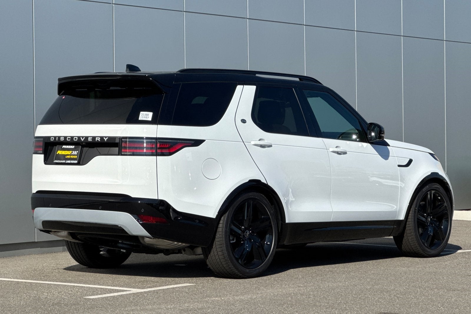 2026 Land Rover Discovery Gemini Edition