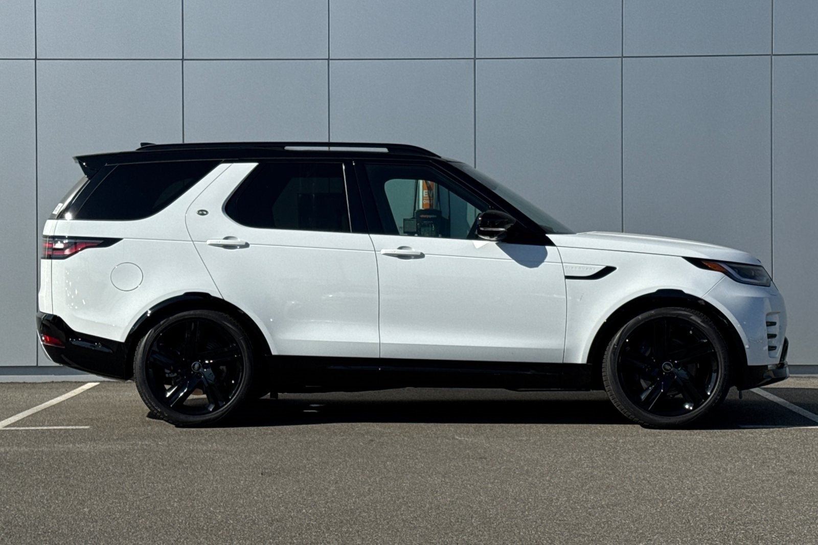 2026 Land Rover Discovery Gemini Edition