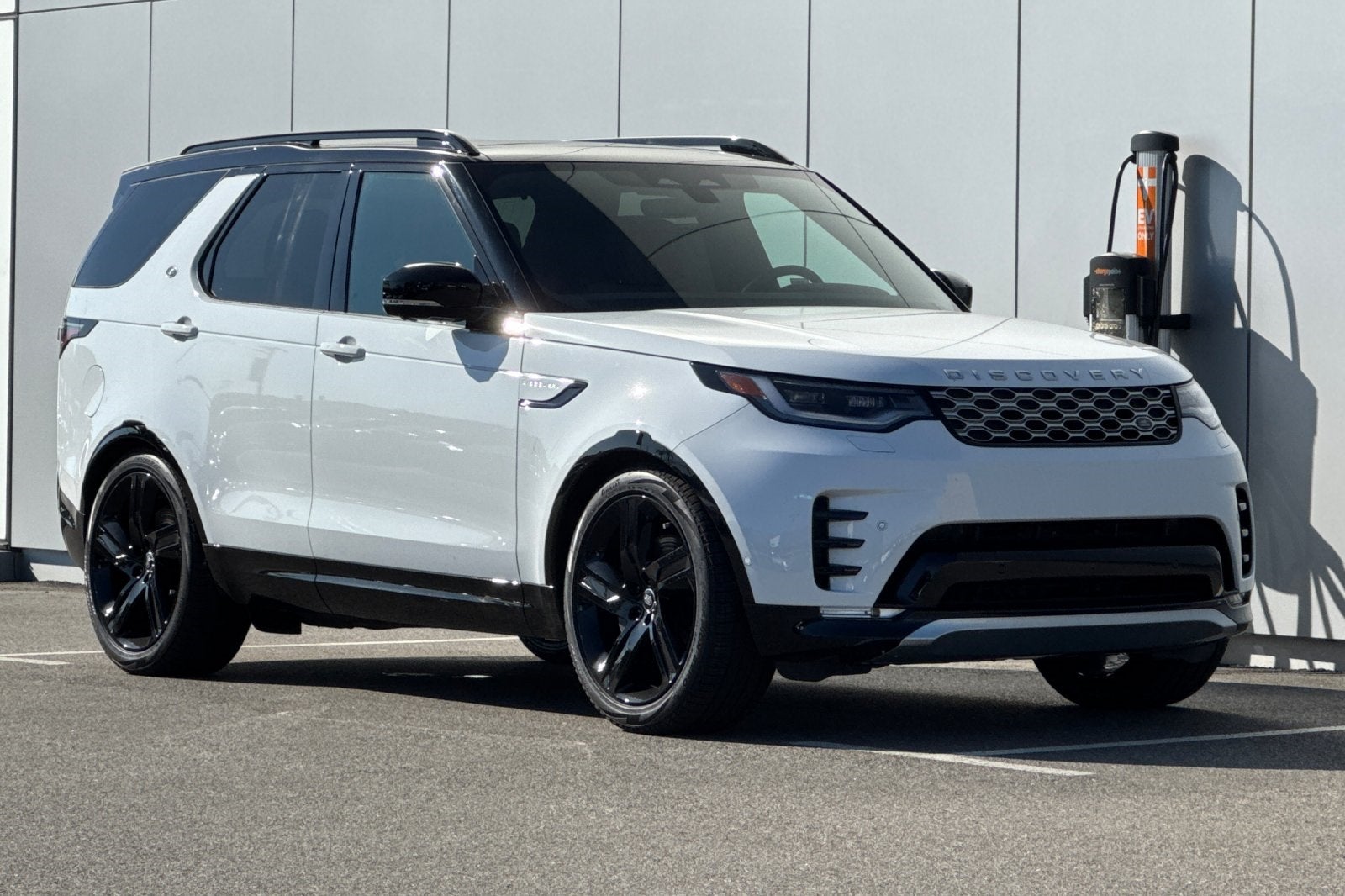 2026 Land Rover Discovery Gemini Edition