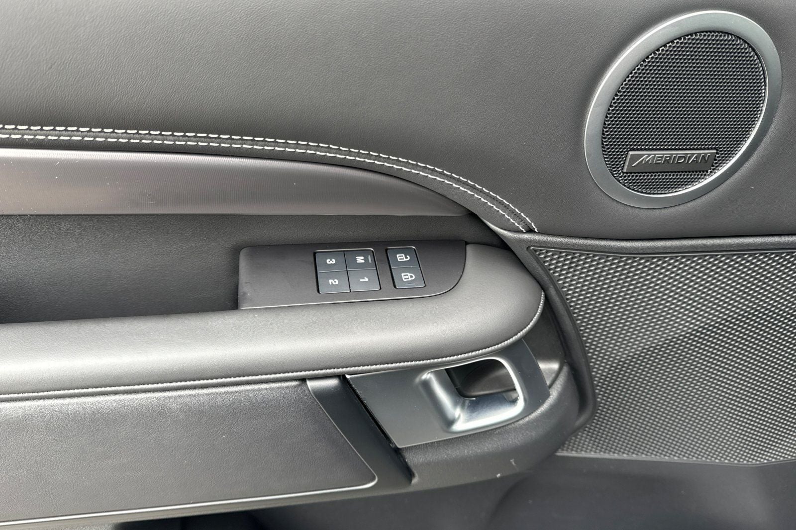 2024 Land Rover Discovery Metropolitan Edition