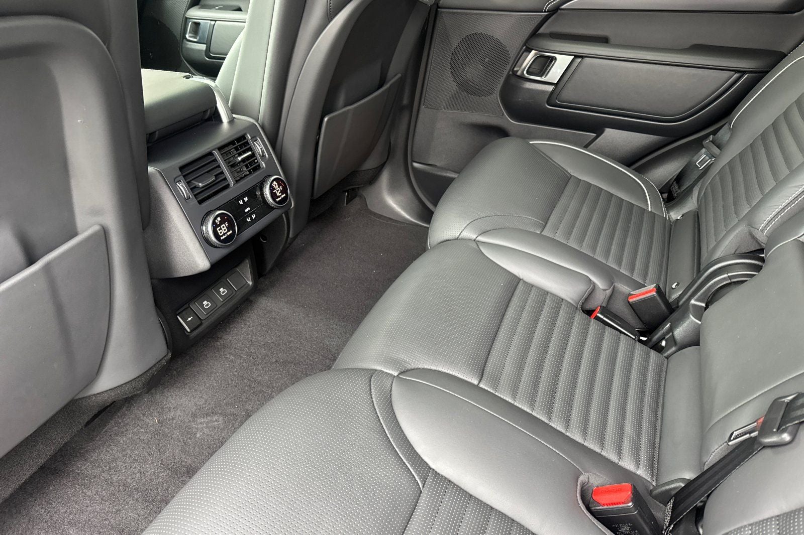 2024 Land Rover Discovery Metropolitan Edition