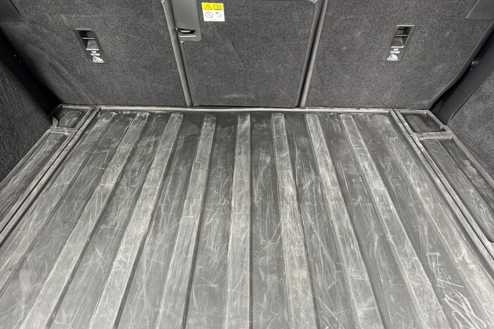 2024 Land Rover Discovery Metropolitan Edition