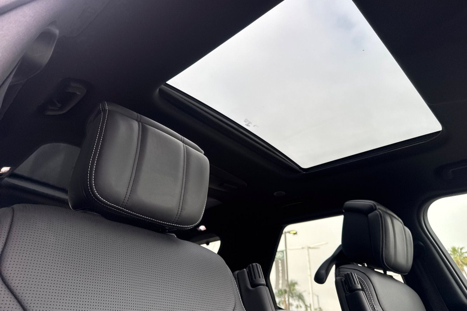 2024 Land Rover Discovery Metropolitan Edition