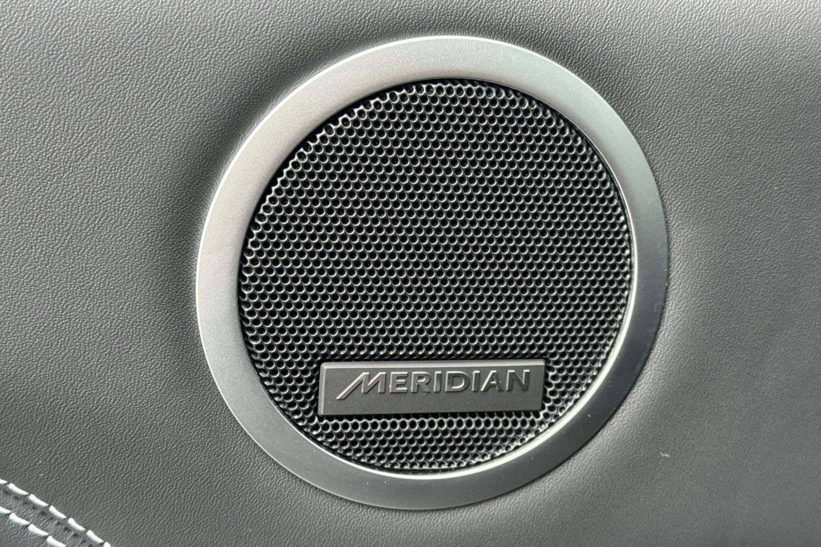 2024 Land Rover Discovery Metropolitan Edition