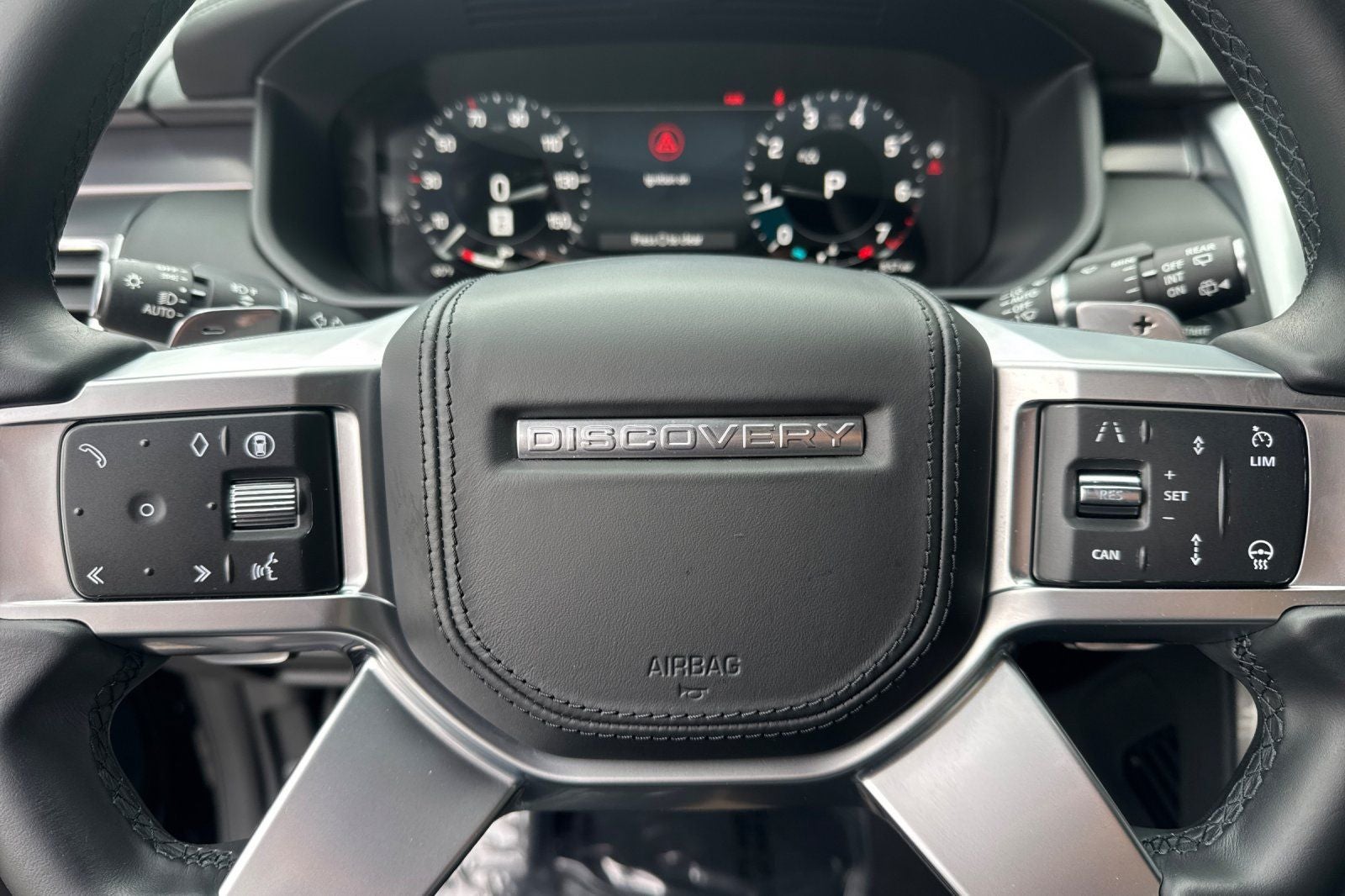 2024 Land Rover Discovery Metropolitan Edition