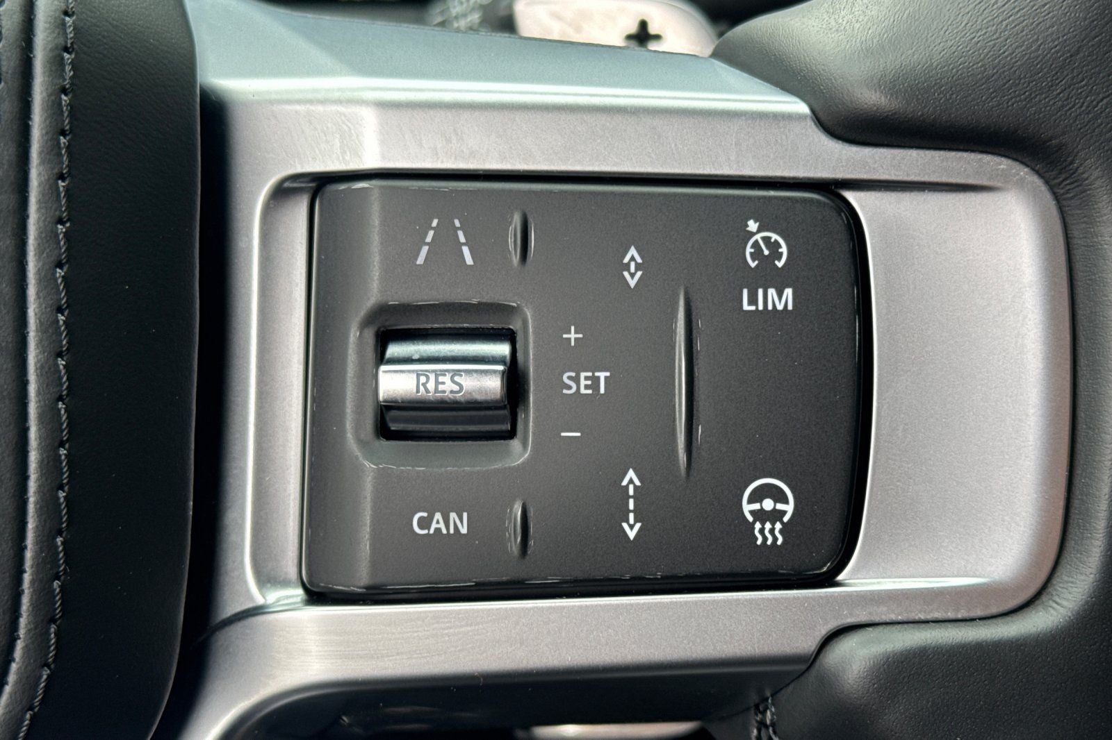 2024 Land Rover Discovery Metropolitan Edition