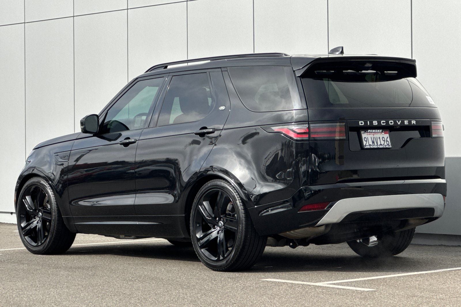 2024 Land Rover Discovery Metropolitan Edition