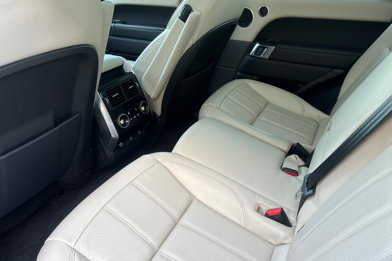 2022 Land Rover Range Rover Sport HSE Silver Edition