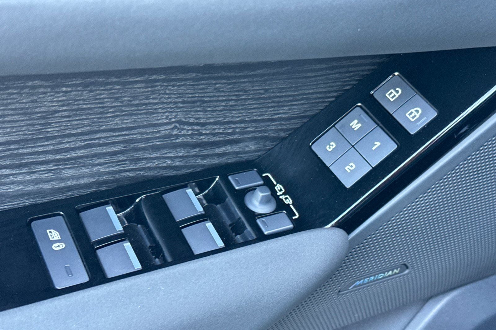 2025 Land Rover Range Rover Velar Dynamic SE