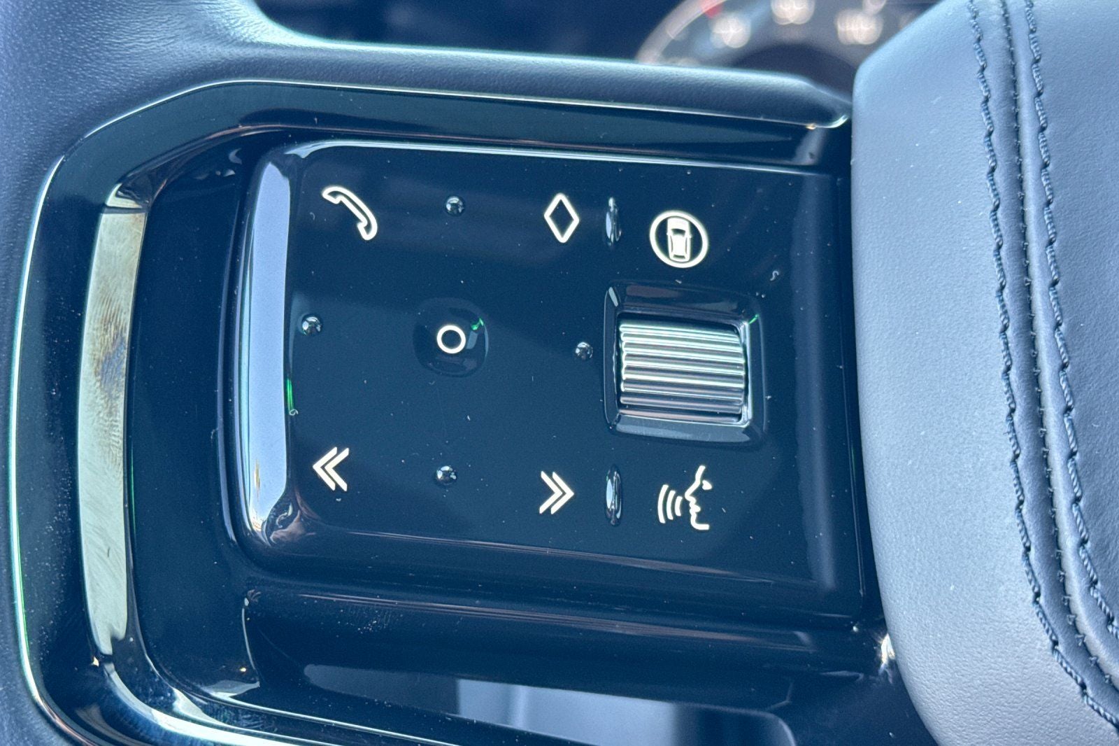 2025 Land Rover Range Rover Velar Dynamic SE