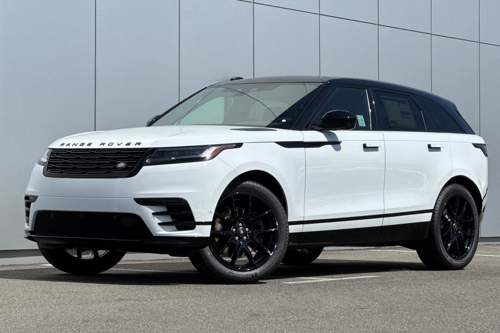 2026 Land Rover Range Rover Velar Dynamic SE