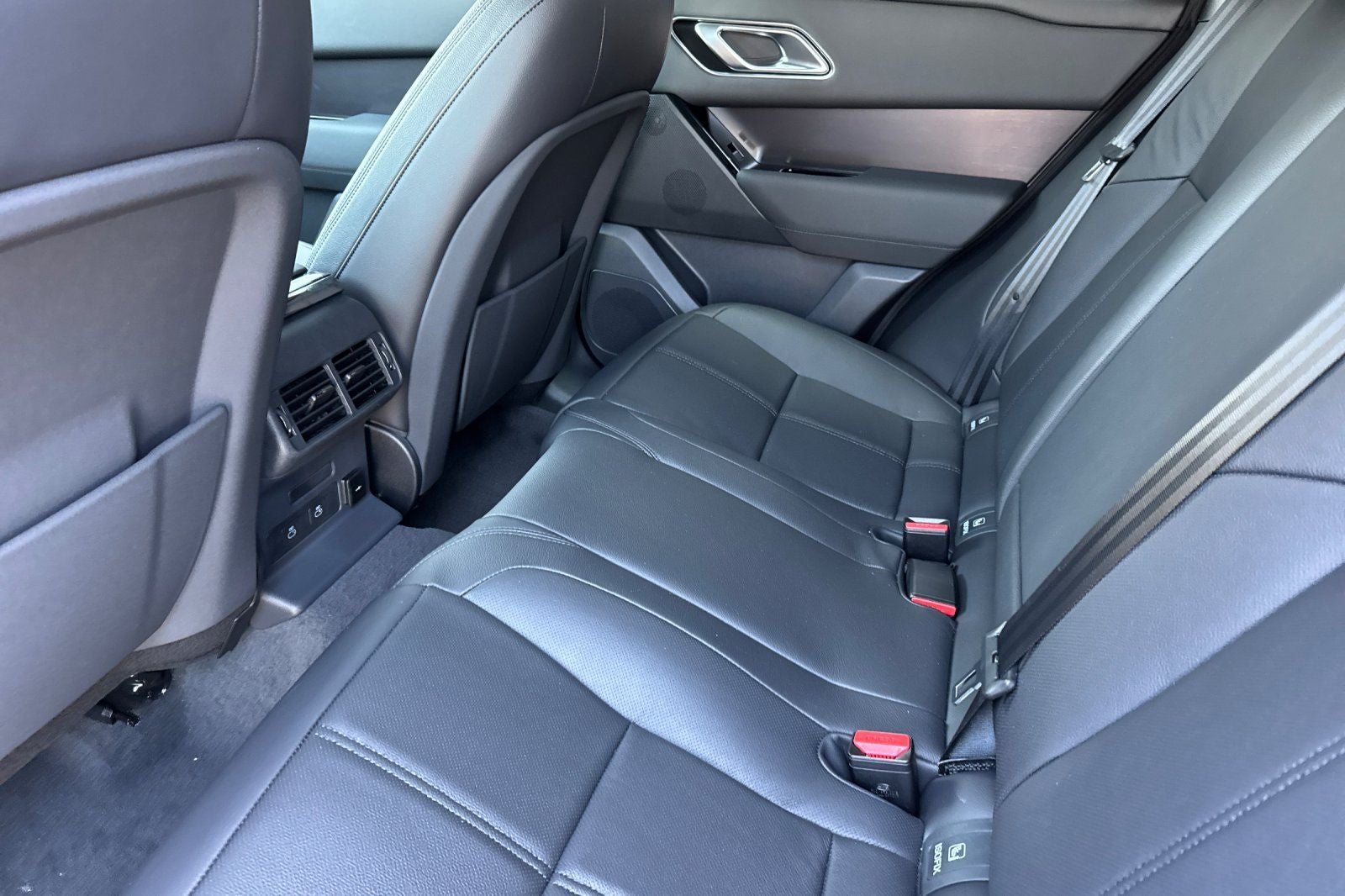 2026 Land Rover Range Rover Velar Dynamic SE