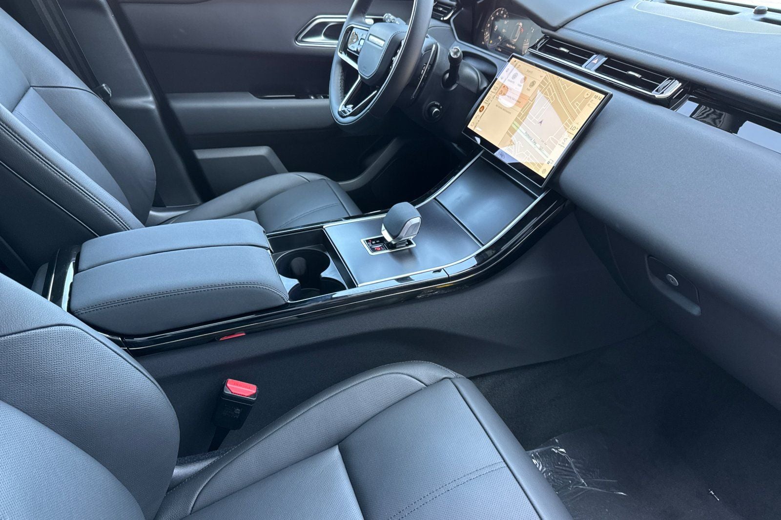 2026 Land Rover Range Rover Velar Dynamic SE