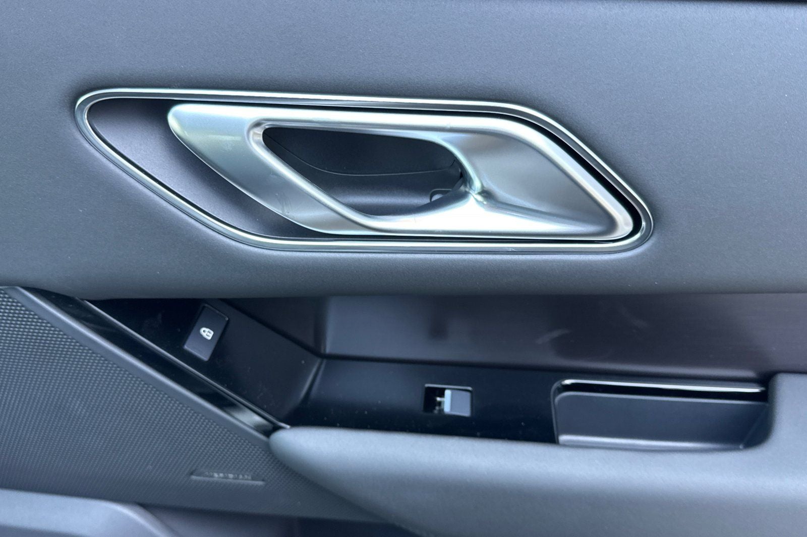 2026 Land Rover Range Rover Velar Dynamic SE