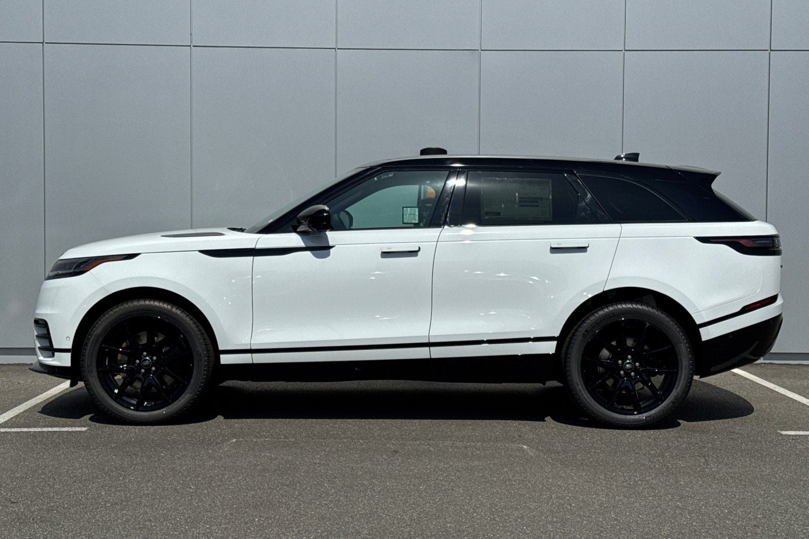 2026 Land Rover Range Rover Velar Dynamic SE