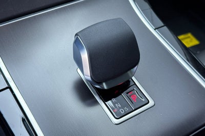 2026 Land Rover Range Rover Velar Dynamic SE