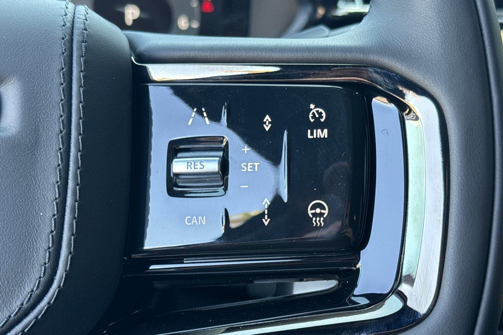 2026 Land Rover Range Rover Velar Dynamic SE