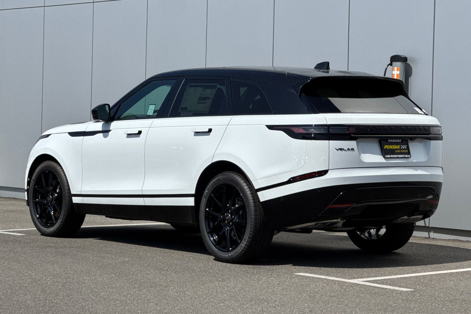 2026 Land Rover Range Rover Velar Dynamic SE