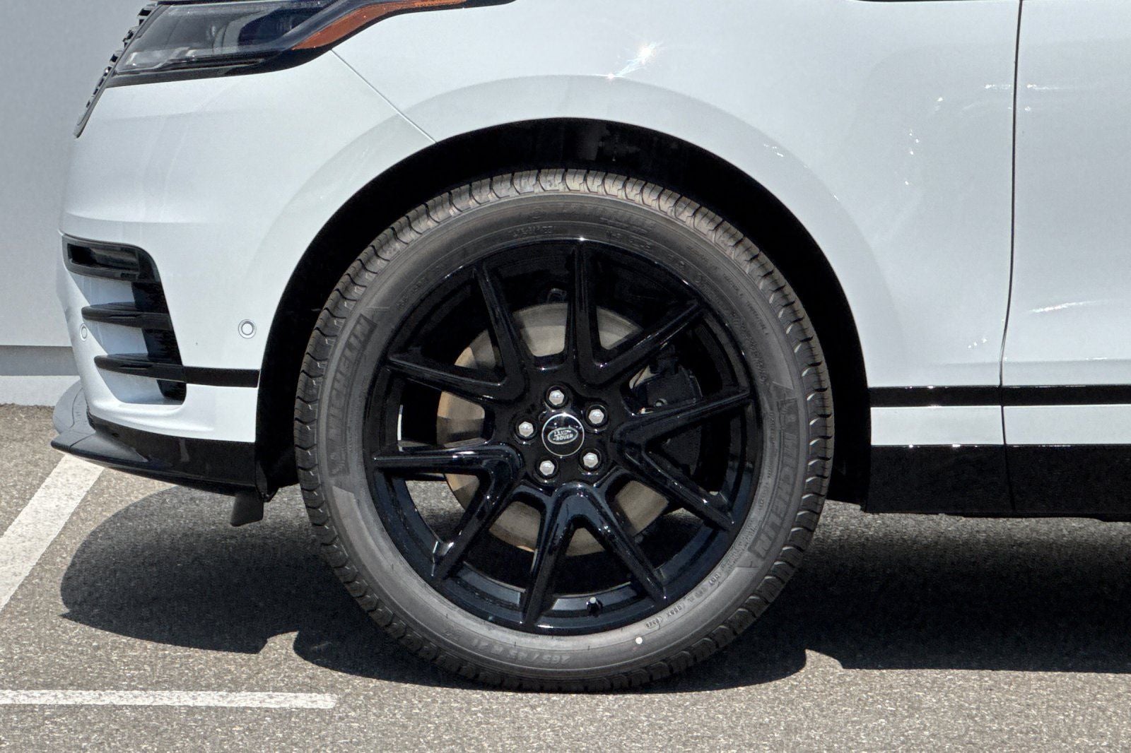 2026 Land Rover Range Rover Velar Dynamic SE