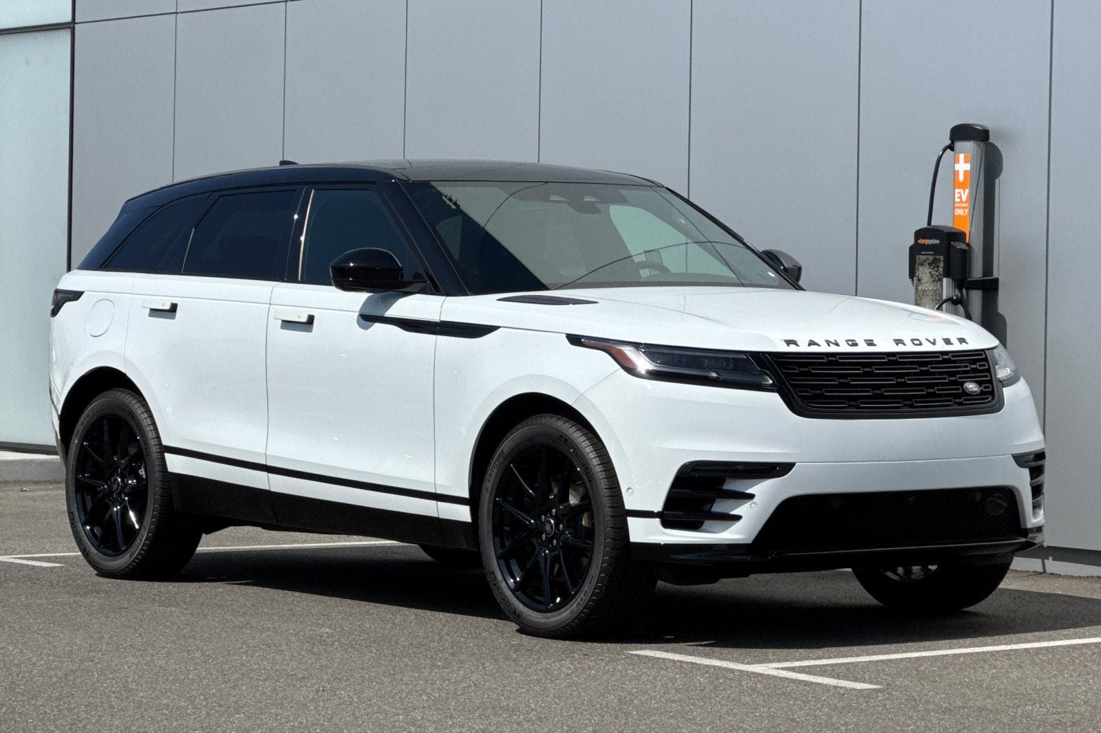 2026 Land Rover Range Rover Velar Dynamic SE