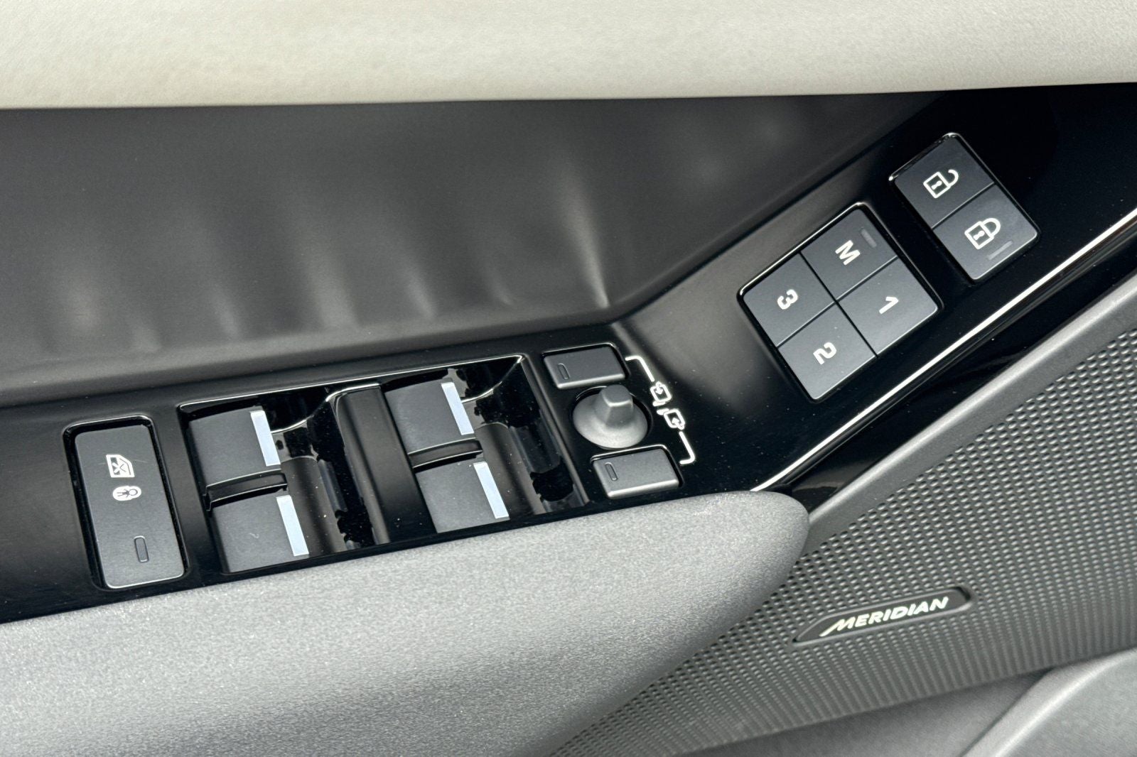 2024 Land Rover Range Rover Velar Dynamic SE