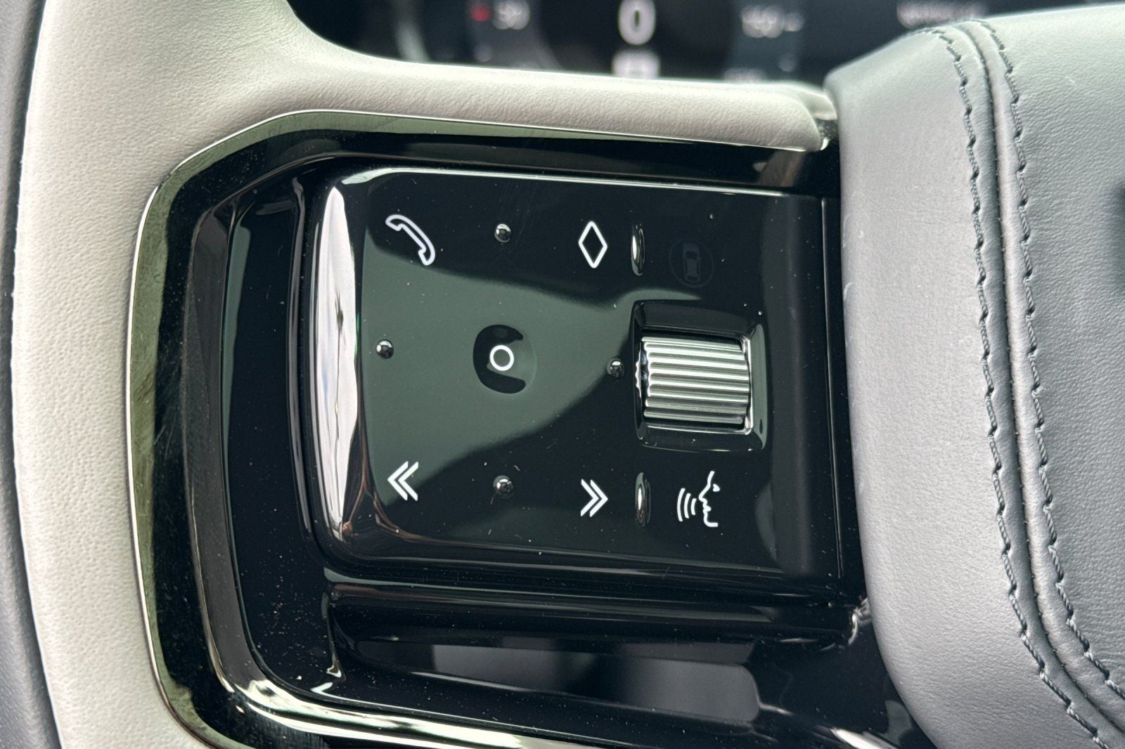 2024 Land Rover Range Rover Velar Dynamic SE