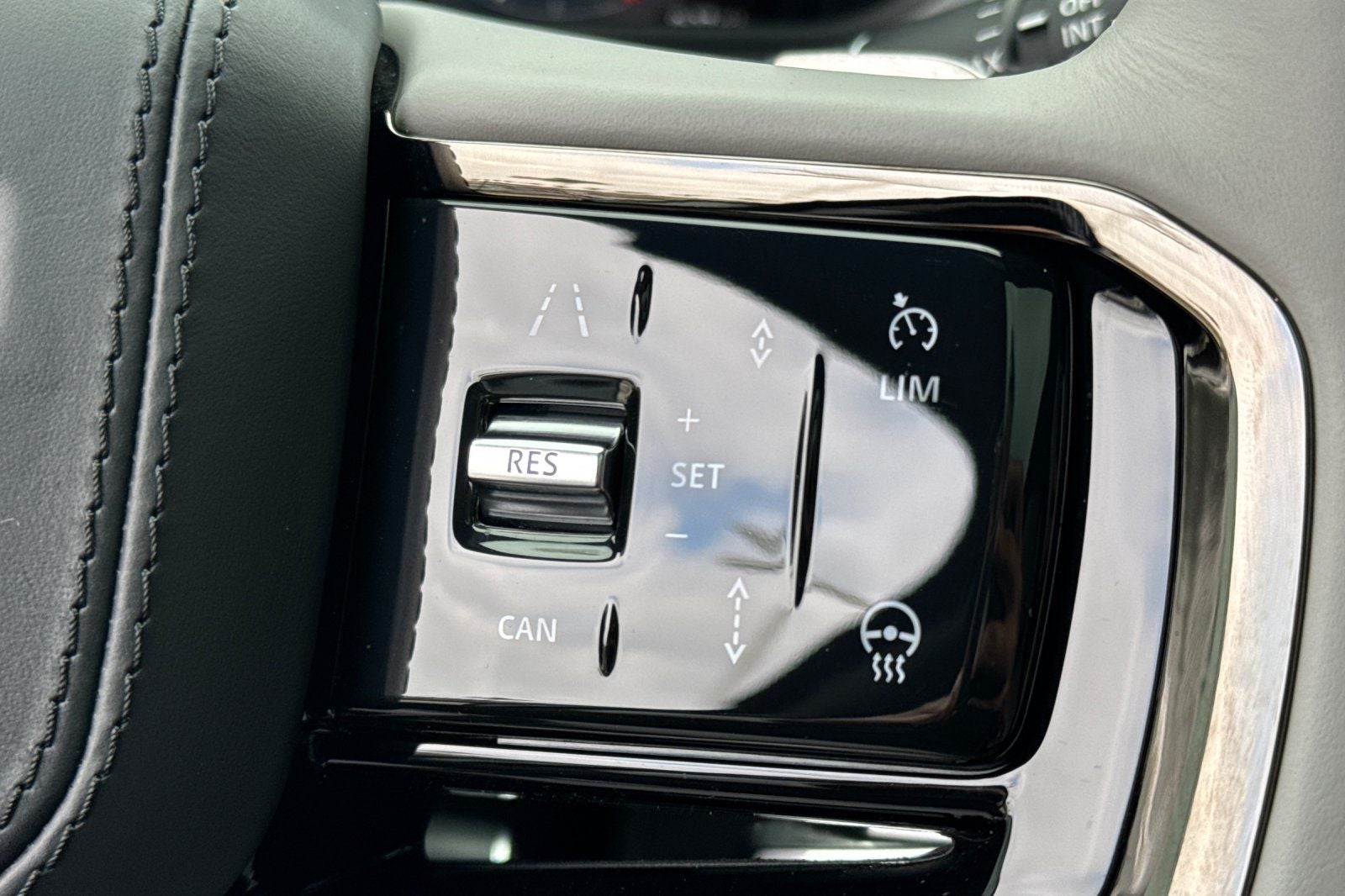 2024 Land Rover Range Rover Velar Dynamic SE