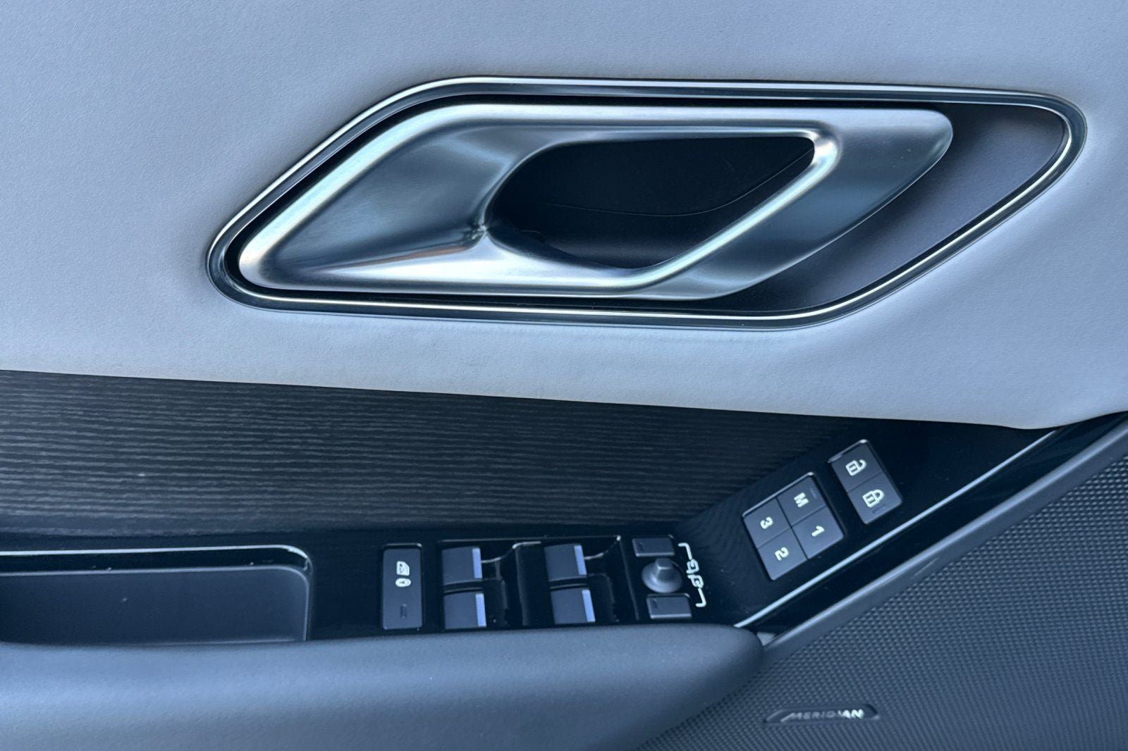 2026 Land Rover Range Rover Velar Dynamic SE