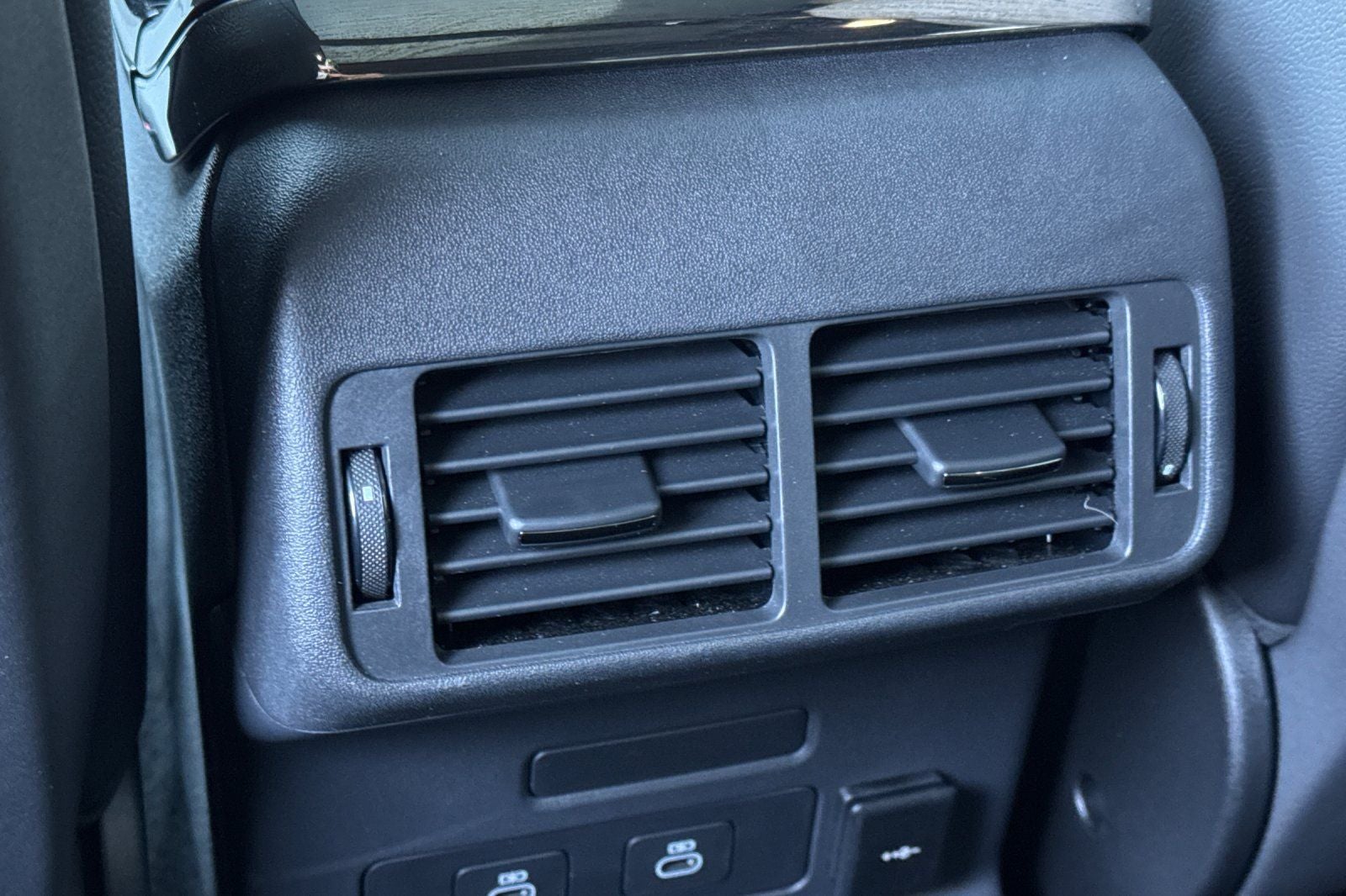 2026 Land Rover Range Rover Velar Dynamic SE