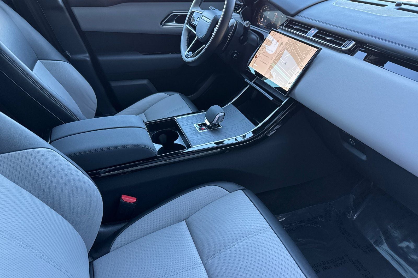 2026 Land Rover Range Rover Velar Dynamic SE