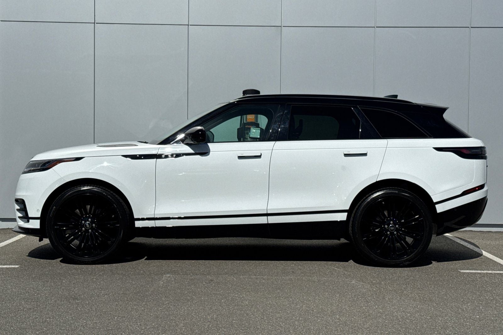 2026 Land Rover Range Rover Velar Dynamic SE