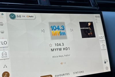 2026 Land Rover Range Rover Velar Dynamic SE