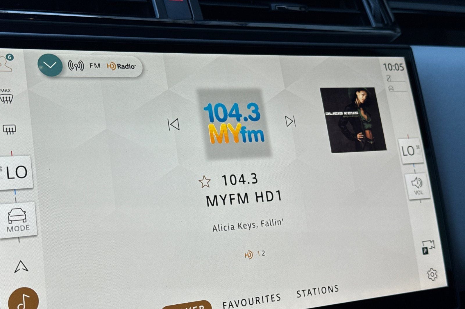 2026 Land Rover Range Rover Velar Dynamic SE