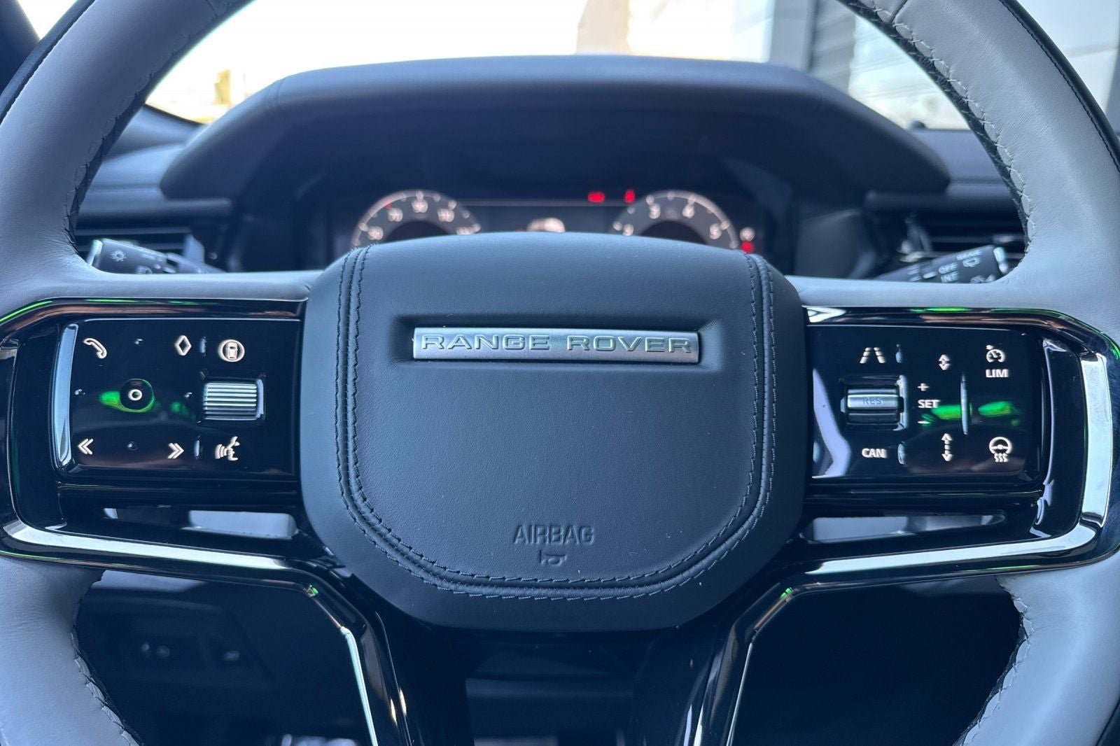 2026 Land Rover Range Rover Velar Dynamic SE